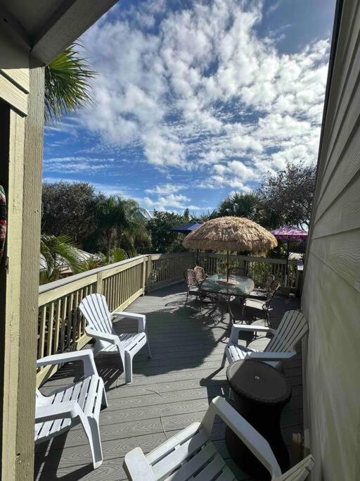 Beach Paradise Getaway - 200Ft From Beach! Sebastian Eksteriør bilde